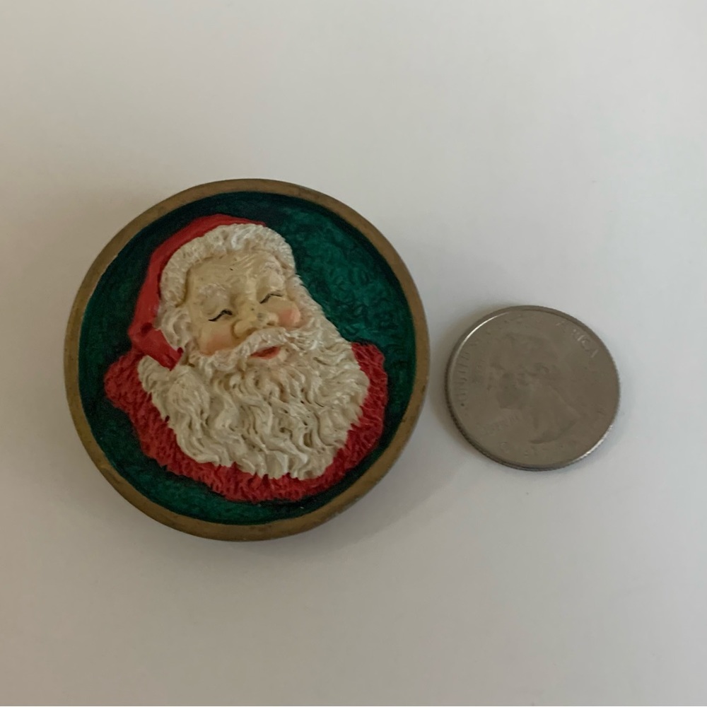Vintage Round Santa Claus Brooch - Picture 2 of 5